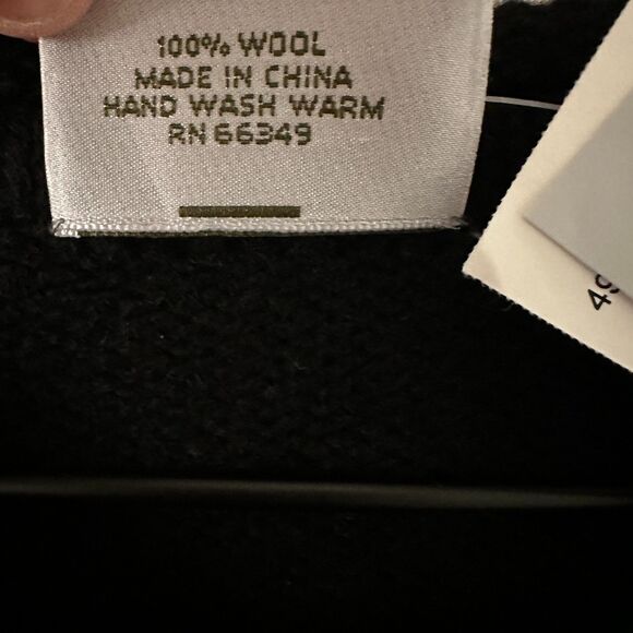 Sutton Studio Bloomingdale’s Black 100% Wool Button-Up Shawl with Fringe – NWT - Picture 4 of 4